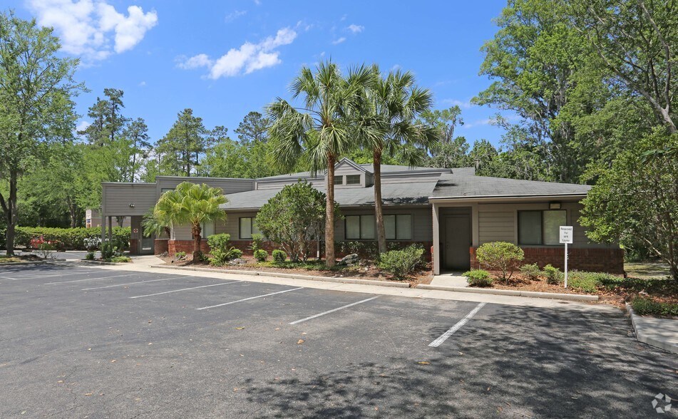 1034 NW 57th St, Gainesville, FL à louer - Photo de l’immeuble – Image 2 sur 24