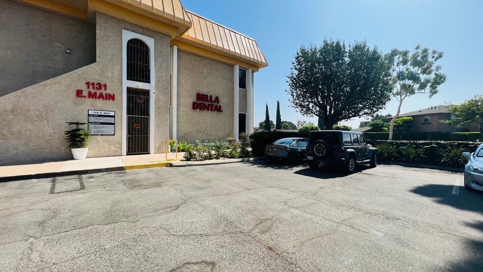 1131 E Main St, Tustin, CA à louer - Photo de l’immeuble – Image 2 sur 23