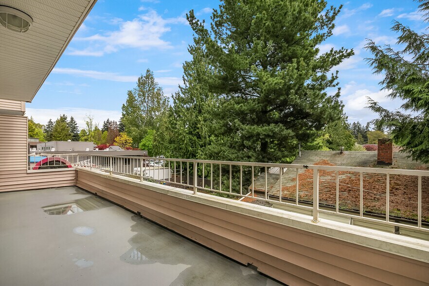 1018 NE 112th St, Seattle, WA à vendre - Photo de l’immeuble – Image 3 sur 16