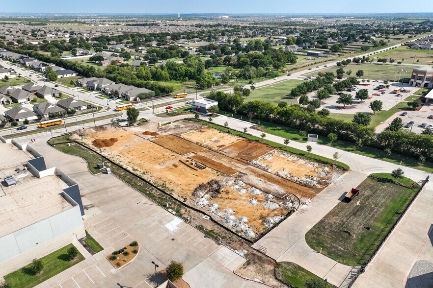 10200 Summercreek Dr, Crowley, TX à vendre - Photo de la construction – Image 2 sur 2
