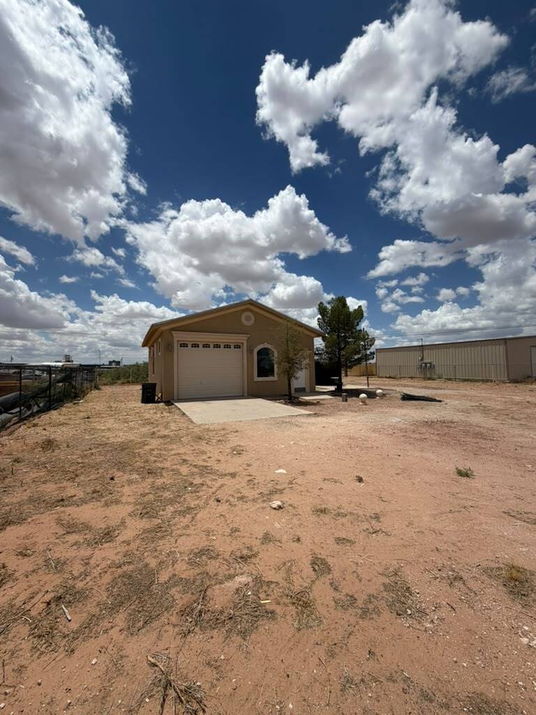 13618 Emma Ln, El Paso, TX à louer Photo de l’immeuble– Image 1 sur 12