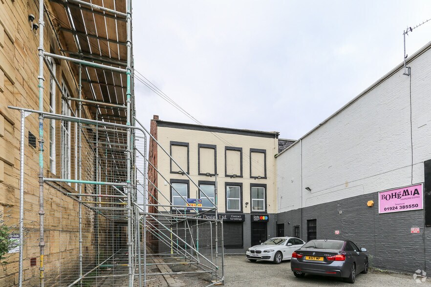 21 Thornhill St, Wakefield à louer - Photo de l’immeuble – Image 1 sur 1