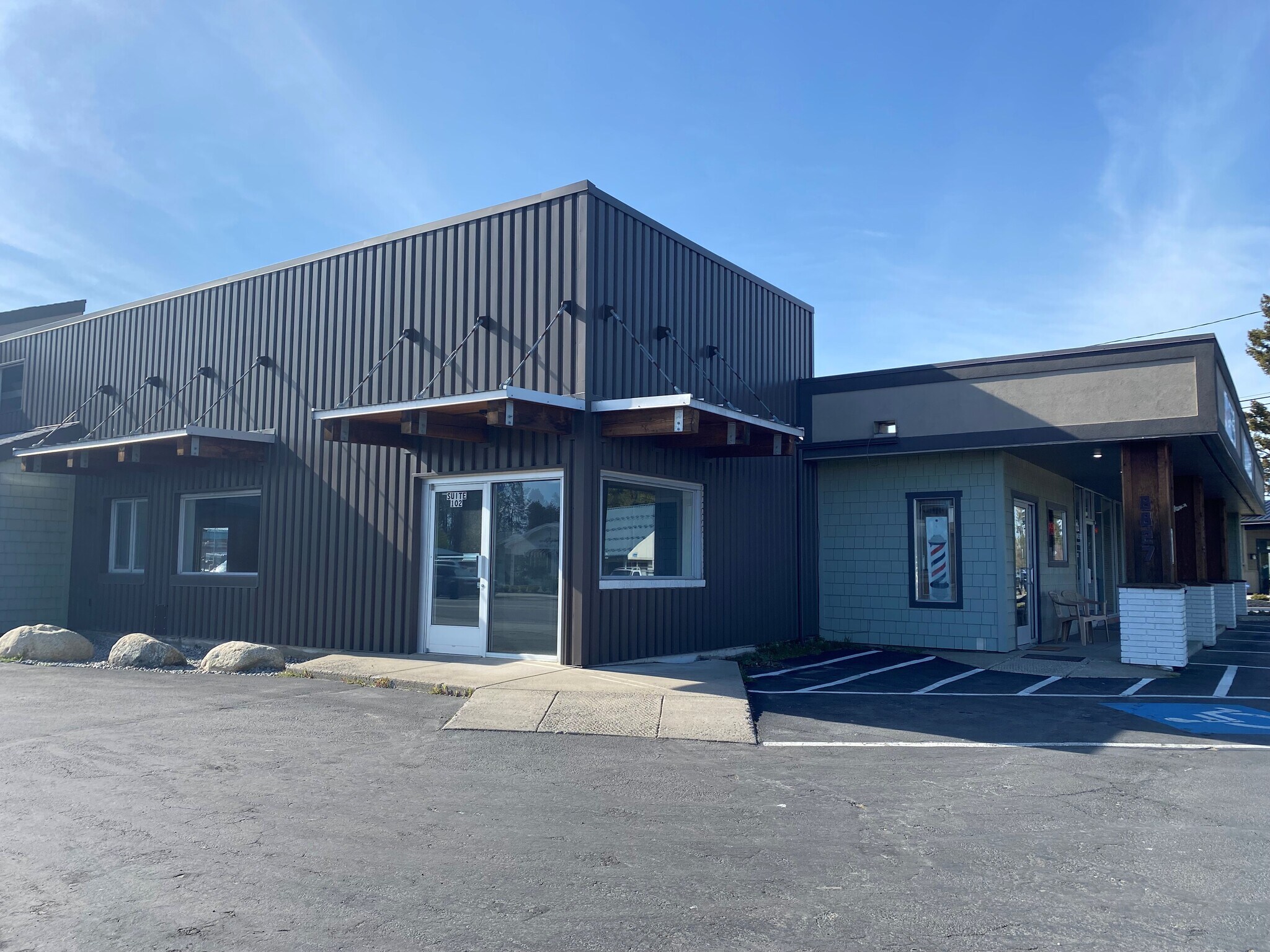 8827 N Government Way, Hayden, ID à louer Photo de l’immeuble– Image 1 sur 2