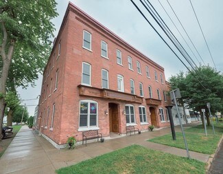 Plus de détails pour 111 W Broadway St, Cape Vincent, NY - Hôtellerie à vendre