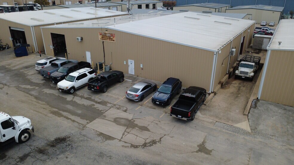 9201 Brown Ln, Austin, TX à vendre - Photo de l’immeuble – Image 2 sur 4