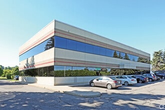 815 Taylor Creek Dr, Ottawa, ON à louer Photo de l’immeuble– Image 2 sur 5