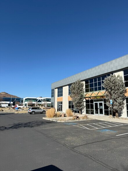 9222 Prototype Dr, Reno, NV à louer - Photo de l’immeuble – Image 2 sur 17