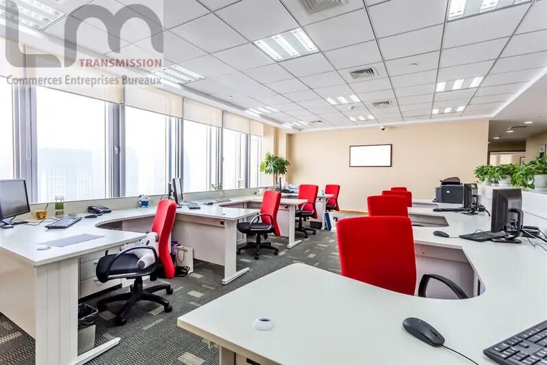 Bureau dans Avon à vendre - Photo de l’immeuble – Image 3 sur 5