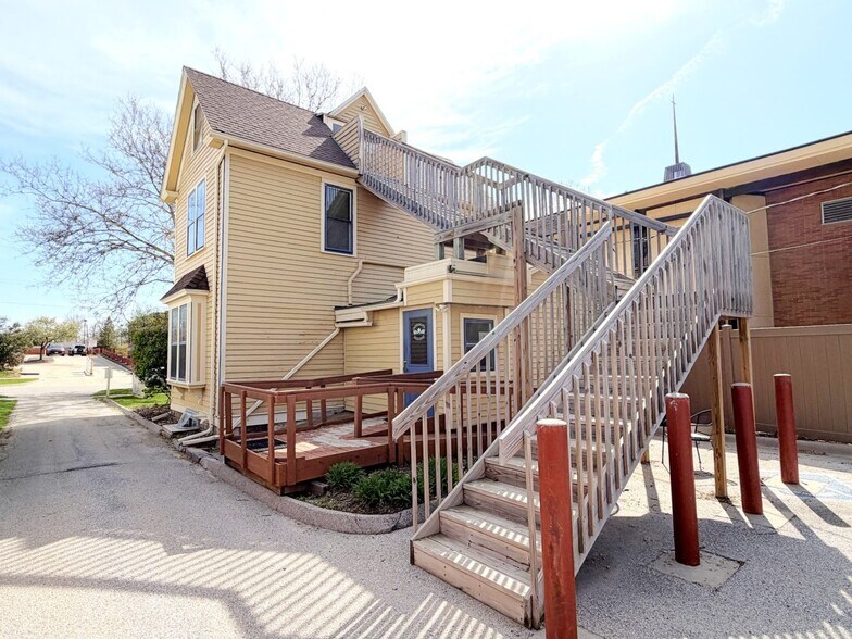 616 E Bloomington St, Iowa City, IA à louer - Photo de l’immeuble – Image 2 sur 30