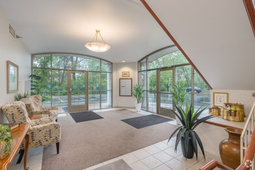 15600 Wayzata Blvd, Wayzata, MN à louer - Photo intérieure – Image 2 sur 7