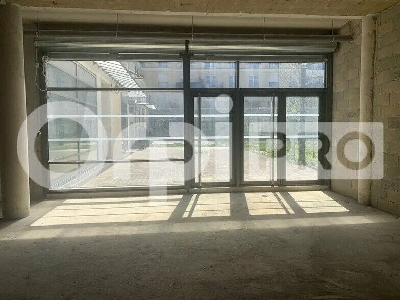 Local commercial dans Montévrain à louer - Photo de l’immeuble – Image 2 sur 3