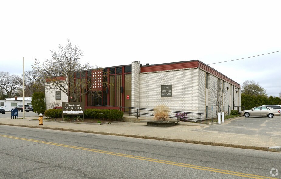 174 Armistice Blvd, Pawtucket, RI à louer - Photo de l’immeuble – Image 2 sur 2