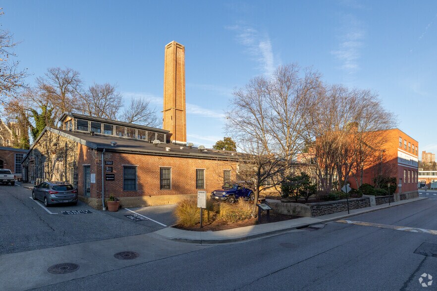 2002 Clipper Park Rd, Baltimore, MD à vendre - Photo de l’immeuble – Image 2 sur 5