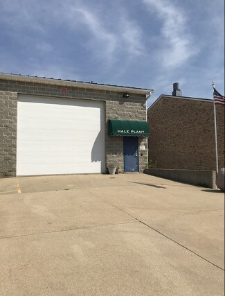 Plus de détails pour 2 Lafayette Ct, Bloomington, IL - Local d'activités à louer