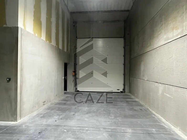 Local d'activités dans Izon à vendre - Photo intérieure – Image 2 sur 6