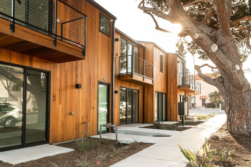221 W G St, Encinitas, CA à vendre - Photo de l’immeuble – Image 2 sur 21