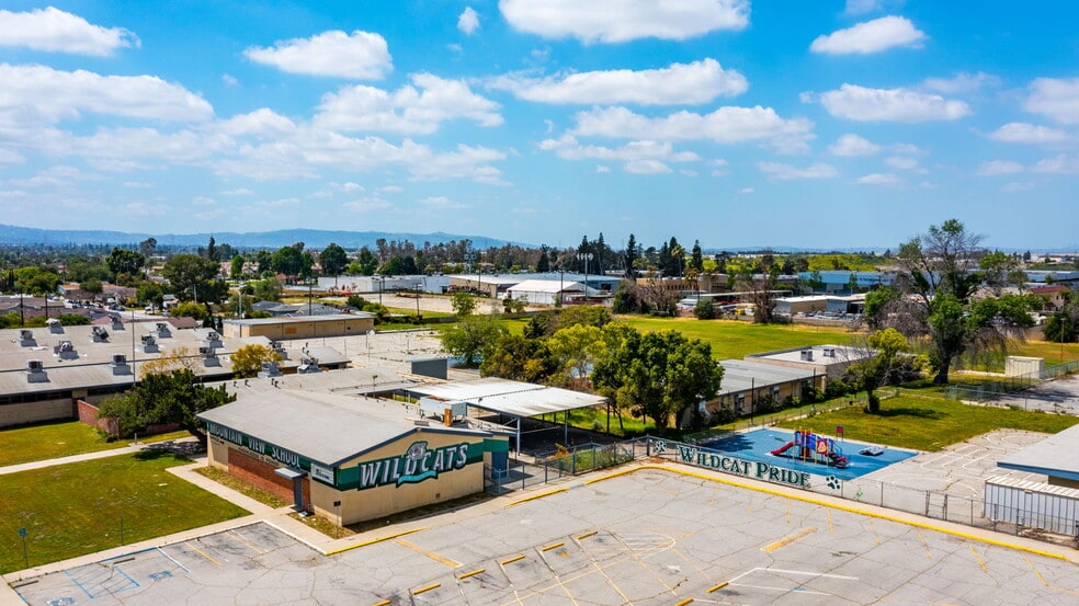 201 N Vernon Ave, Azusa, CA à vendre - Aérien – Image 2 sur 6