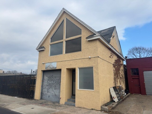 317 E 3rd St, Mount Vernon, NY à vendre Photo principale– Image 1 sur 13