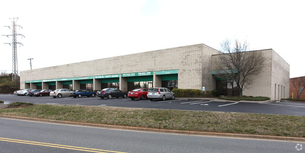 200 Pomona Dr, Greensboro, NC à louer - Photo principale – Image 1 sur 4