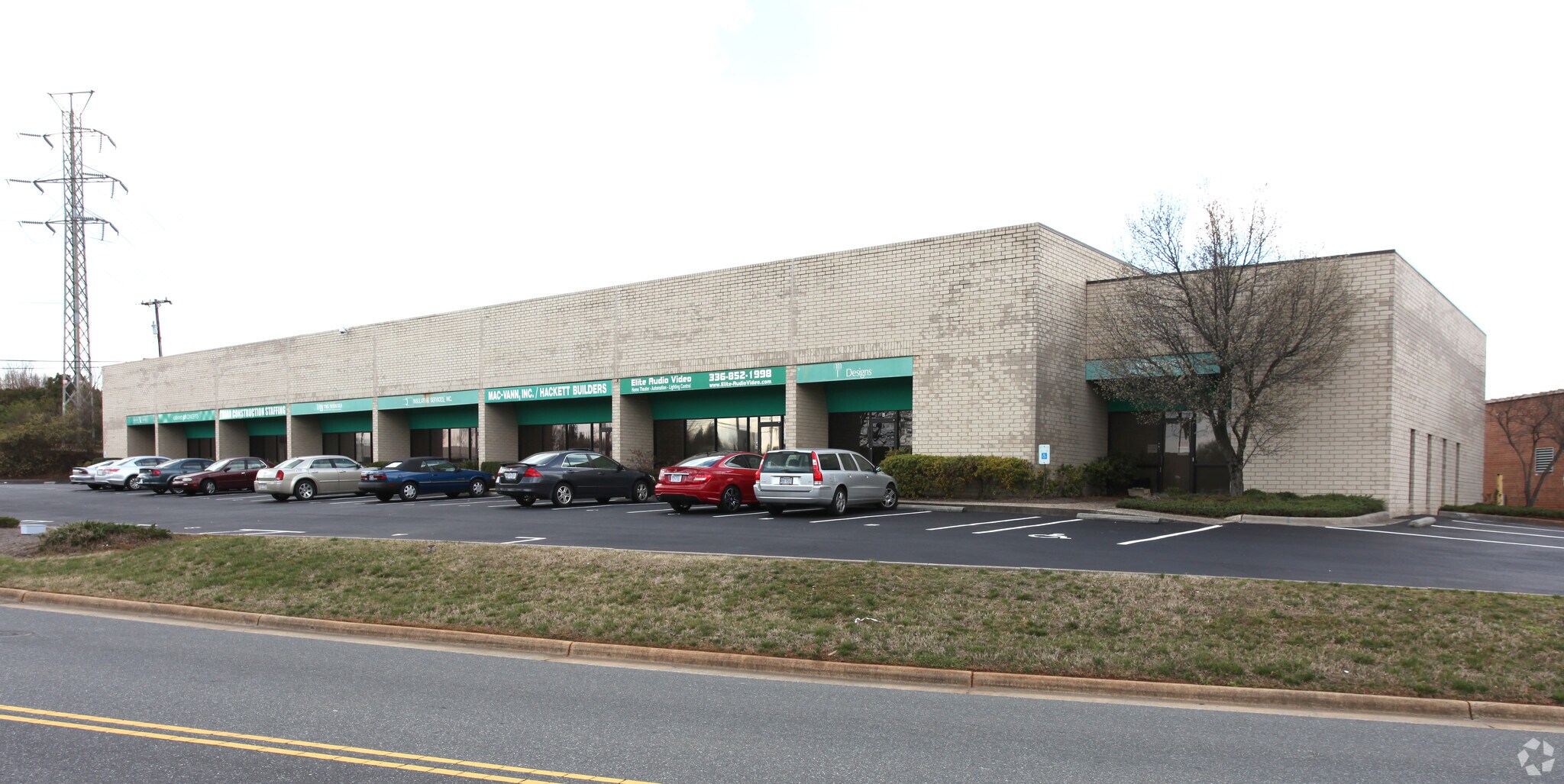 200 Pomona Dr, Greensboro, NC à louer Photo principale– Image 1 sur 5