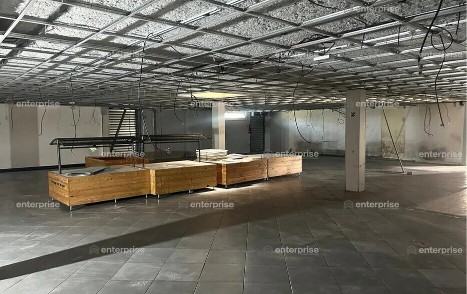 Local commercial dans Compiègne à louer - Photo de l’immeuble – Image 3 sur 4