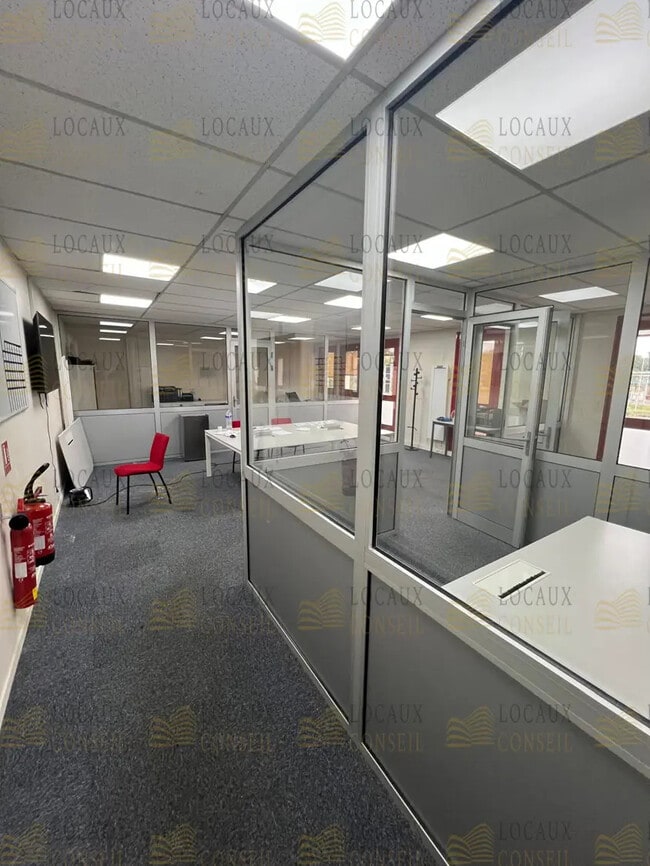 Plus de détails pour Local d'activités à louer