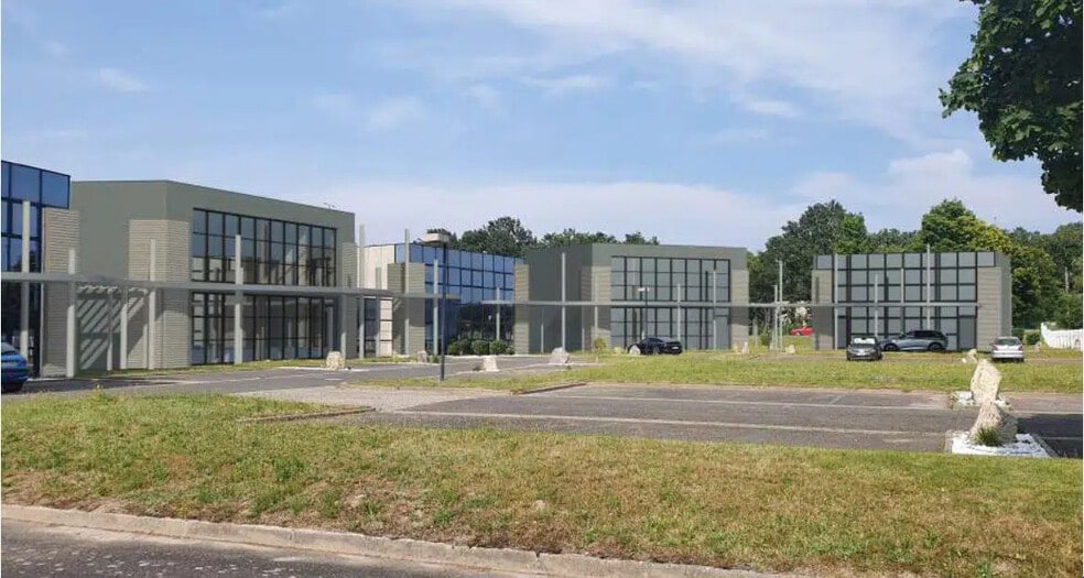 500 Rue Francis Perrin, Saran à louer - Photo de l’immeuble – Image 2 sur 9