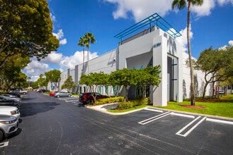 11200 NW 25th St, Miami, FL à louer Photo intérieure– Image 1 sur 2