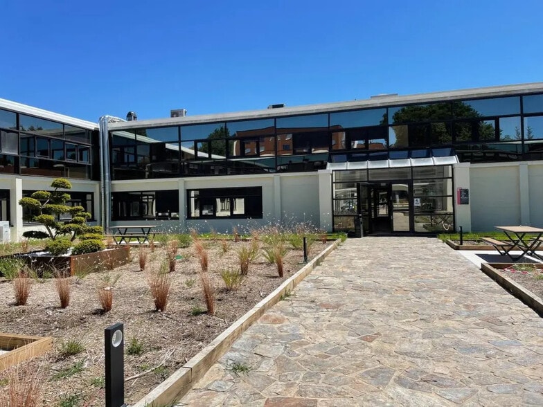 8 Boulevard Albert Einstein, Nantes à louer - Photo de l’immeuble – Image 2 sur 6