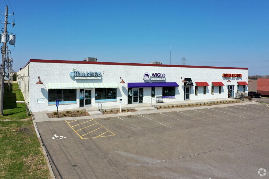 2579-2605 N Fairview Ave N, Roseville, MN à louer - Photo de l’immeuble – Image 1 sur 5