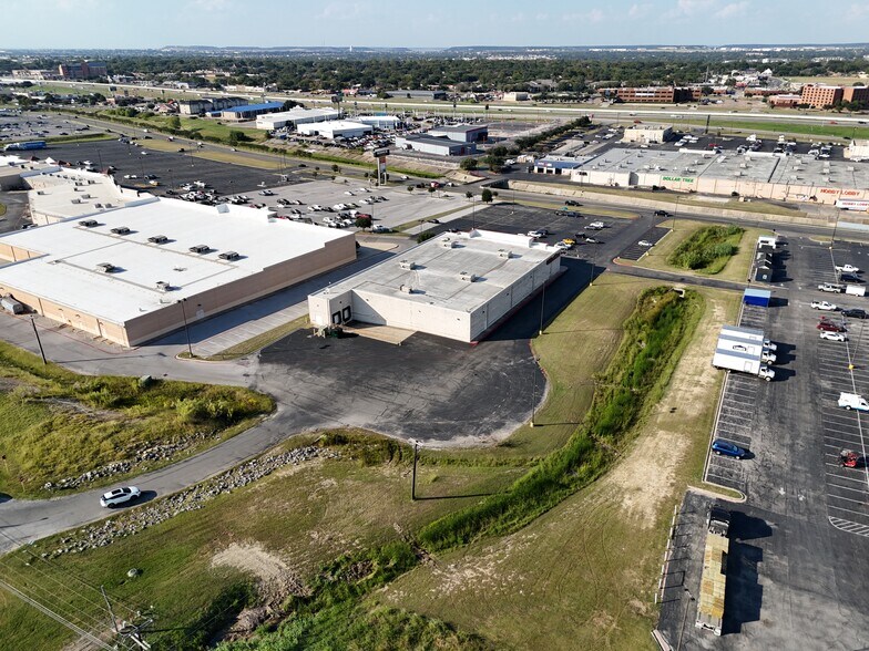 1800 Lowes Blvd, Killeen, TX à vendre - Photo de l’immeuble – Image 3 sur 4