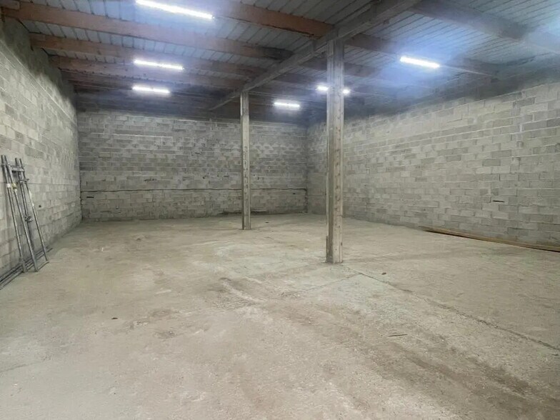 Local d’activités dans Gasny à louer - Photo intérieure – Image 2 sur 8