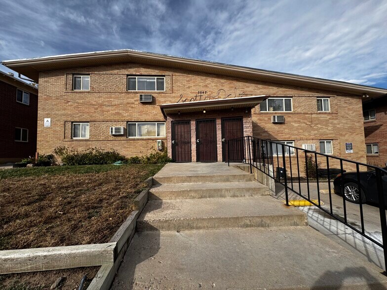 5547 S Grant St, Littleton, CO à vendre - Photo de l’immeuble – Image 1 sur 21