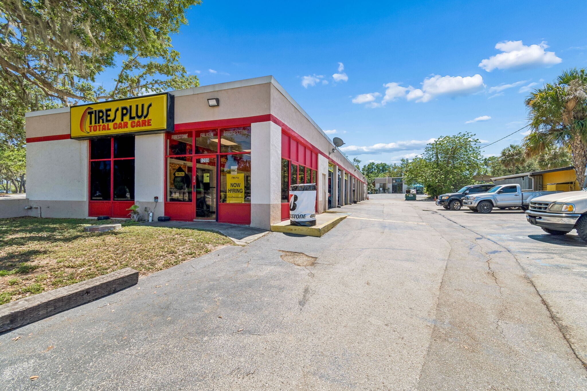 1209 W BRANDON portefeuille de 2 biens à vendre sur LoopNet.fr Photo principale– Image 1 sur 9