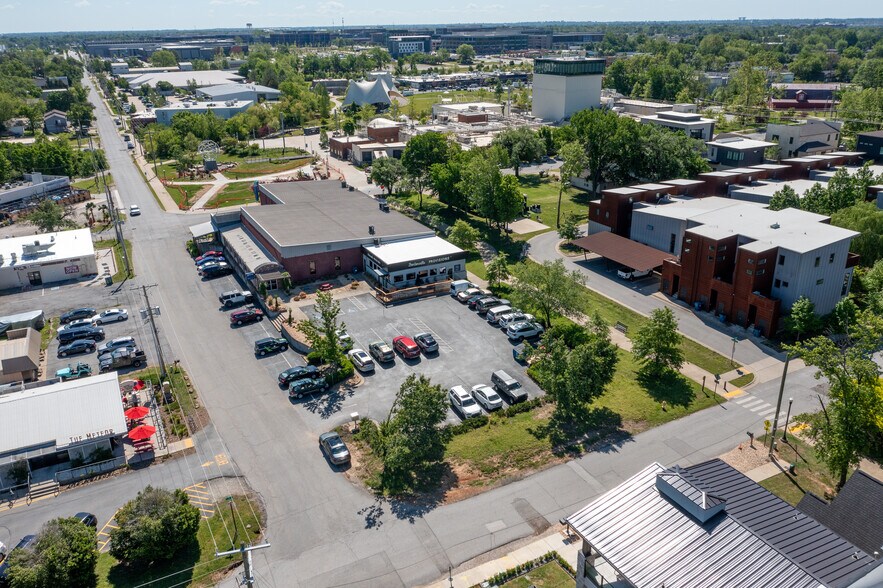 406 SE 5th St, Bentonville, AR à vendre - Photo de l’immeuble – Image 3 sur 13