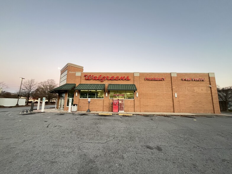 103 Greenville Blvd SE, Greenville, NC à louer - Photo de l’immeuble – Image 3 sur 5