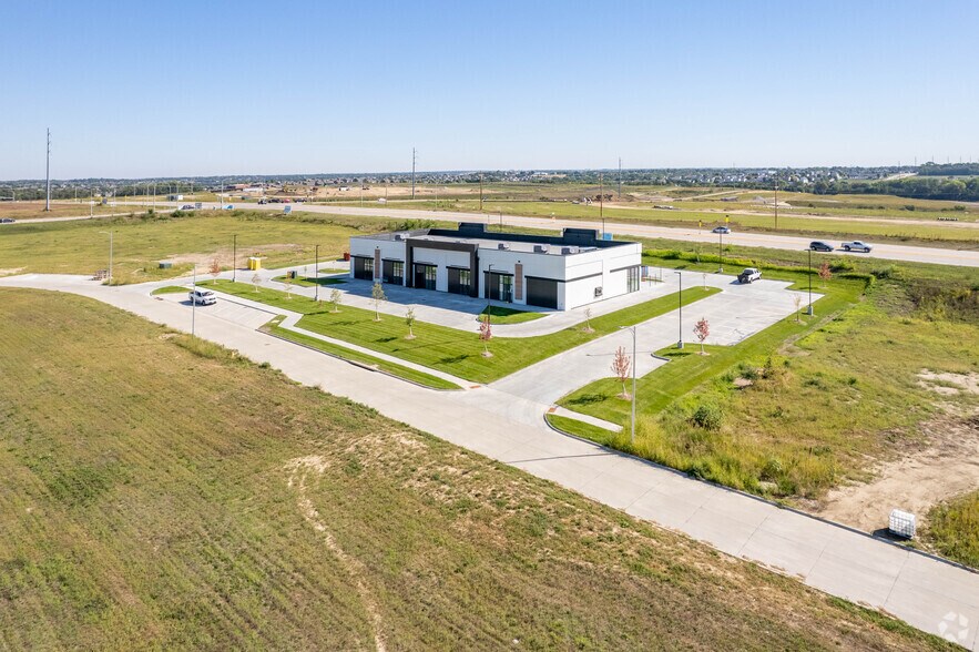 5331 S 204th Ave, Elkhorn, NE à louer - Photo de l’immeuble – Image 2 sur 5