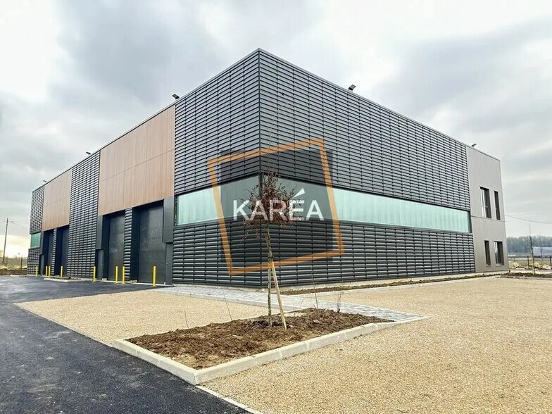 Local d’activités dans Coupvray à louer - Photo de l’immeuble – Image 1 sur 5