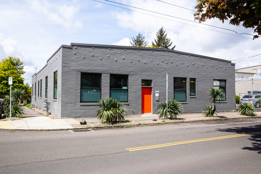 2335 SE 50th Ave, Portland, OR à louer - Photo de l’immeuble – Image 2 sur 17