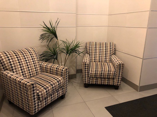 135-16 Roosevelt Ave, Flushing, NY à louer - Hall d’entrée – Image 3 sur 5