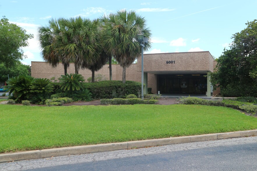 6001 Vineland Rd, Orlando, FL à louer - Photo de l’immeuble – Image 2 sur 3