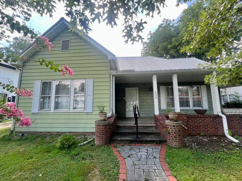 505 Grace Ave, Sevierville, TN à louer - Photo de l’immeuble – Image 1 sur 8