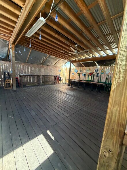 1701 E Houston St, San Antonio, TX à louer - Photo de l’immeuble – Image 3 sur 13