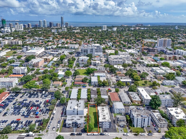 718 SW 4th St, Miami, FL à vendre - Photo de l’immeuble – Image 3 sur 12