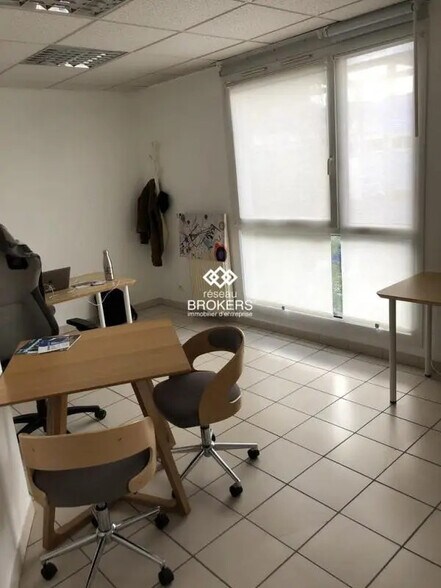 Bureau dans Échirolles à vendre - Photo de l’immeuble – Image 3 sur 7