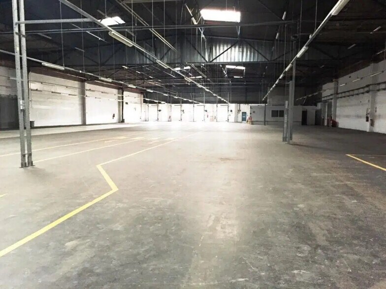 Local d’activités dans Pantin à louer - Photo de l’immeuble – Image 1 sur 6