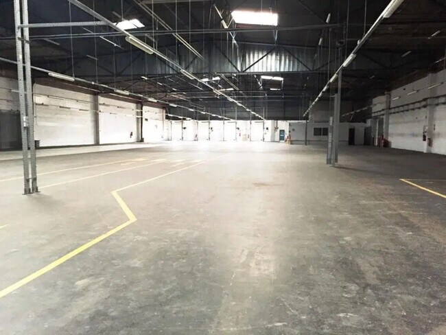 Plus de détails pour Bureau, Local d'activités à louer