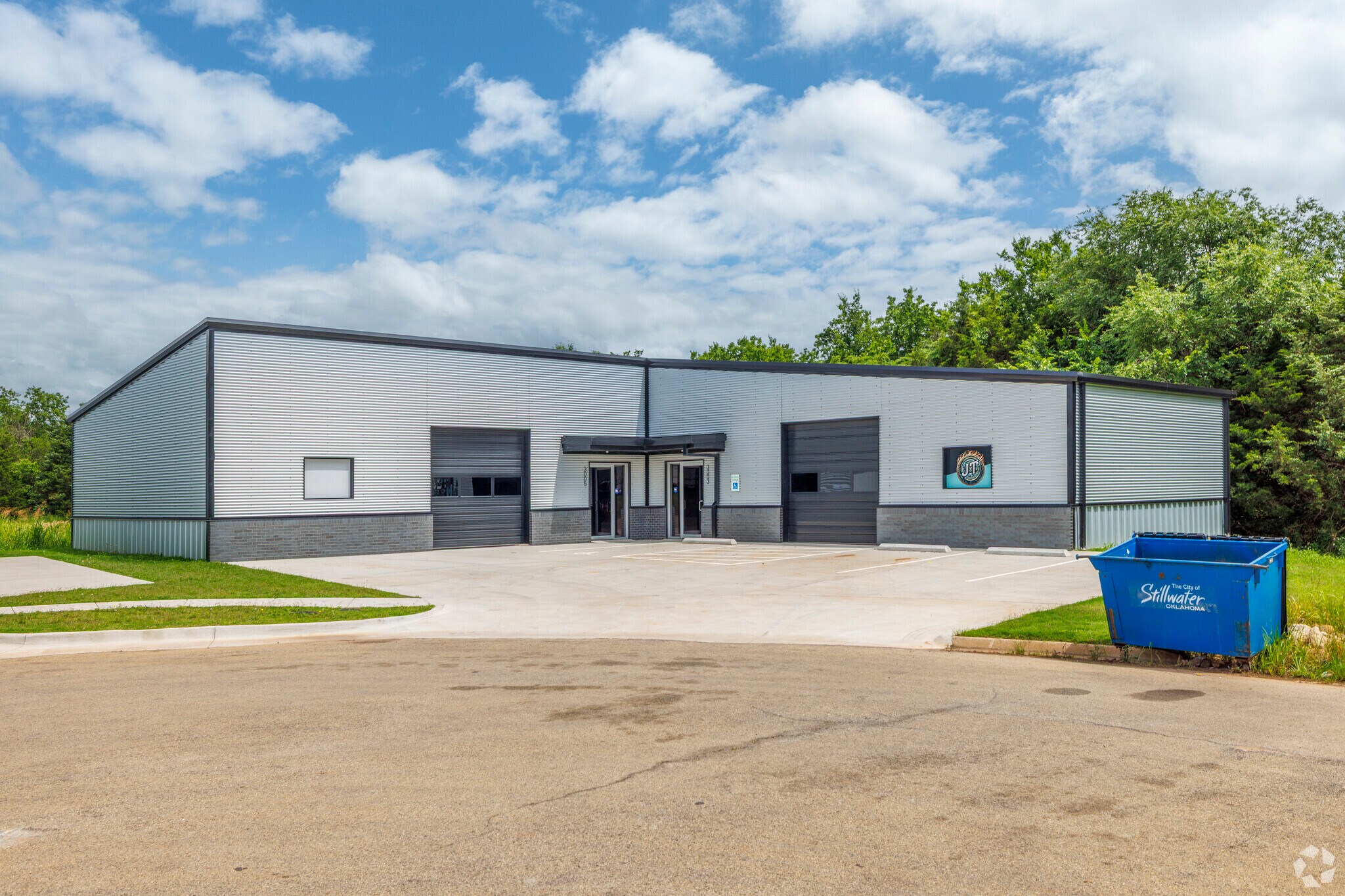 Thomas Industrial Park portefeuille de 4 biens à vendre sur LoopNet.fr Photo de l’immeuble– Image 1 sur 2