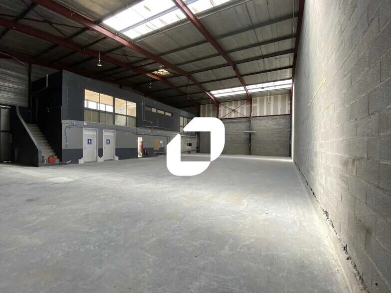 Local d’activités dans Sète à louer - Photo de l’immeuble – Image 1 sur 7