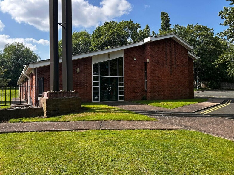 35 Waterfall Rd, Brierley Hill à vendre - Photo de l’immeuble – Image 1 sur 10